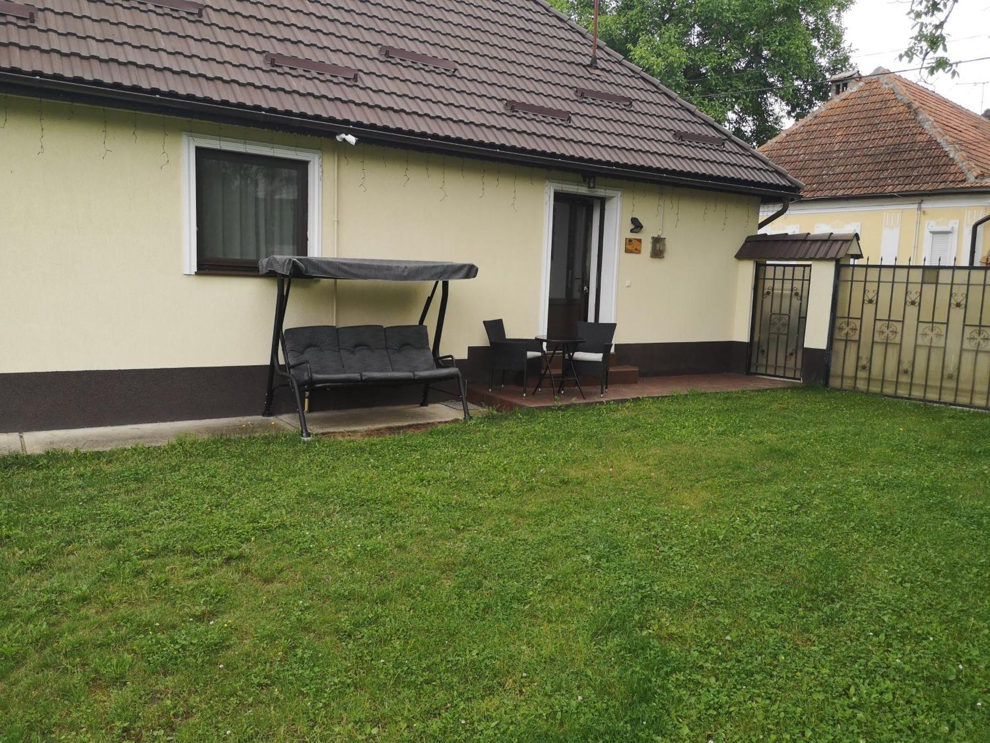 Eva'S Little House - Acasa La Taticul Albinelor Lägenhet Sinca Veche Exteriör bild
